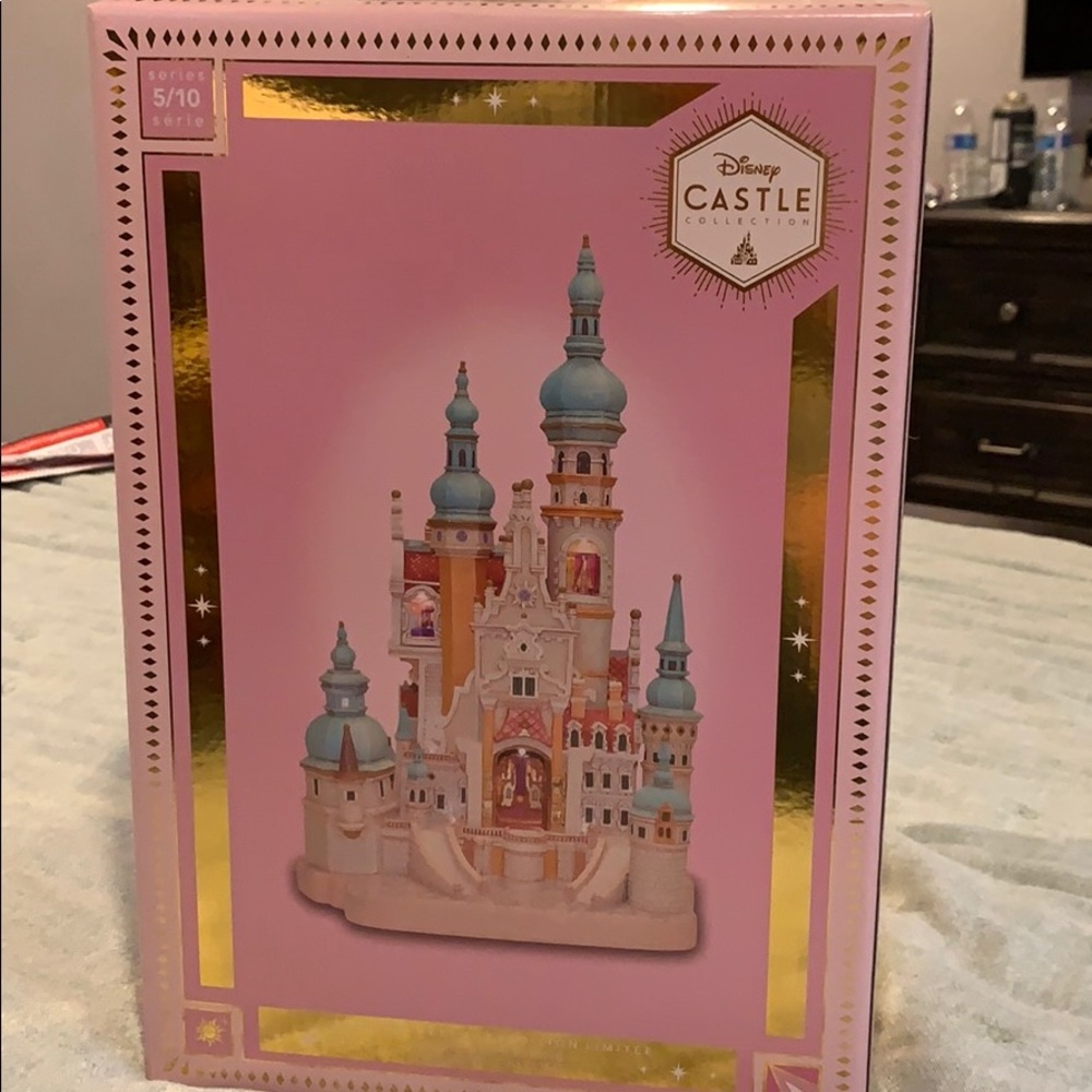Disney princess castle collectible figurine